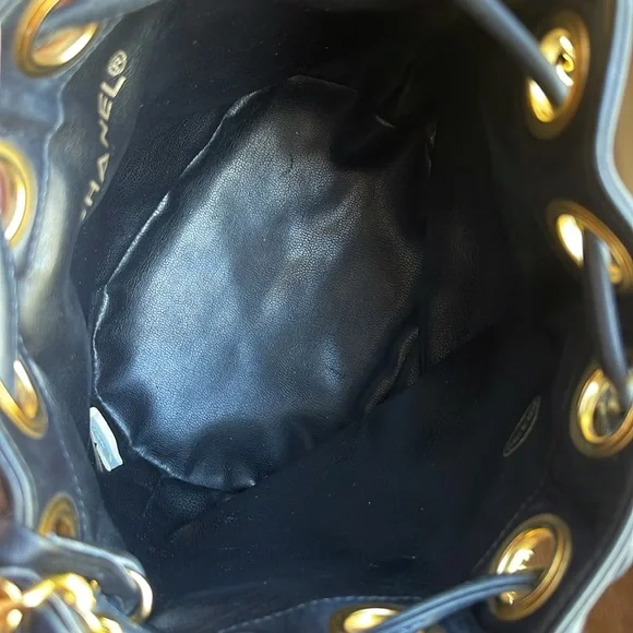 LIKE NEW CHANEL RARE MINI DIAMOND STITCH LEATHER DRAWSTRING CROSSBODY 24K GHW - Picture 16 of 17